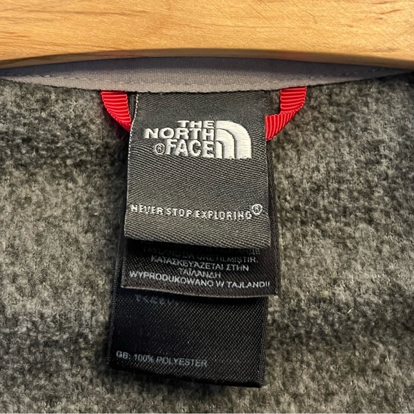 Ladies small North Face hoodie - Picture 4 of 5